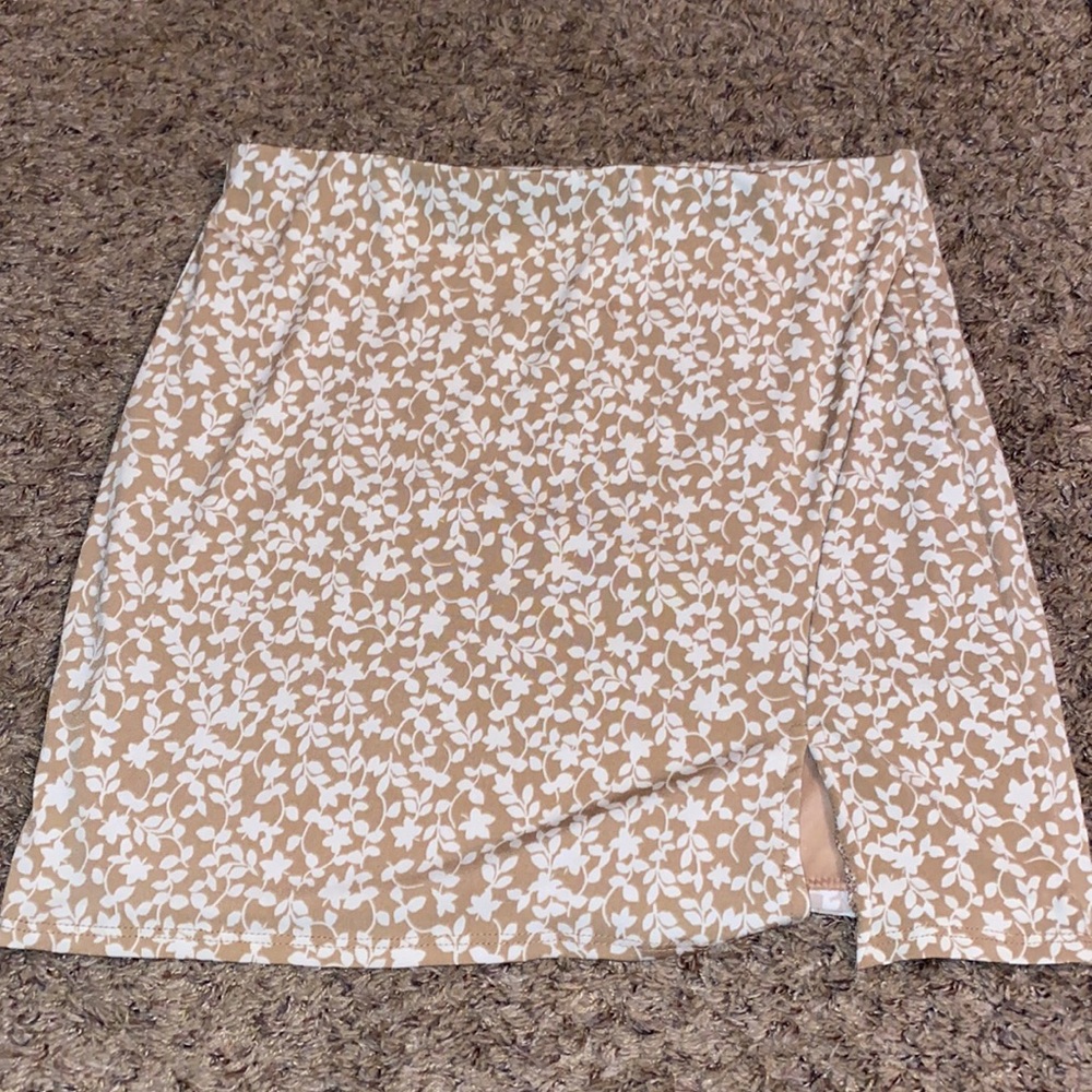 Nude and White Floral mini skirt